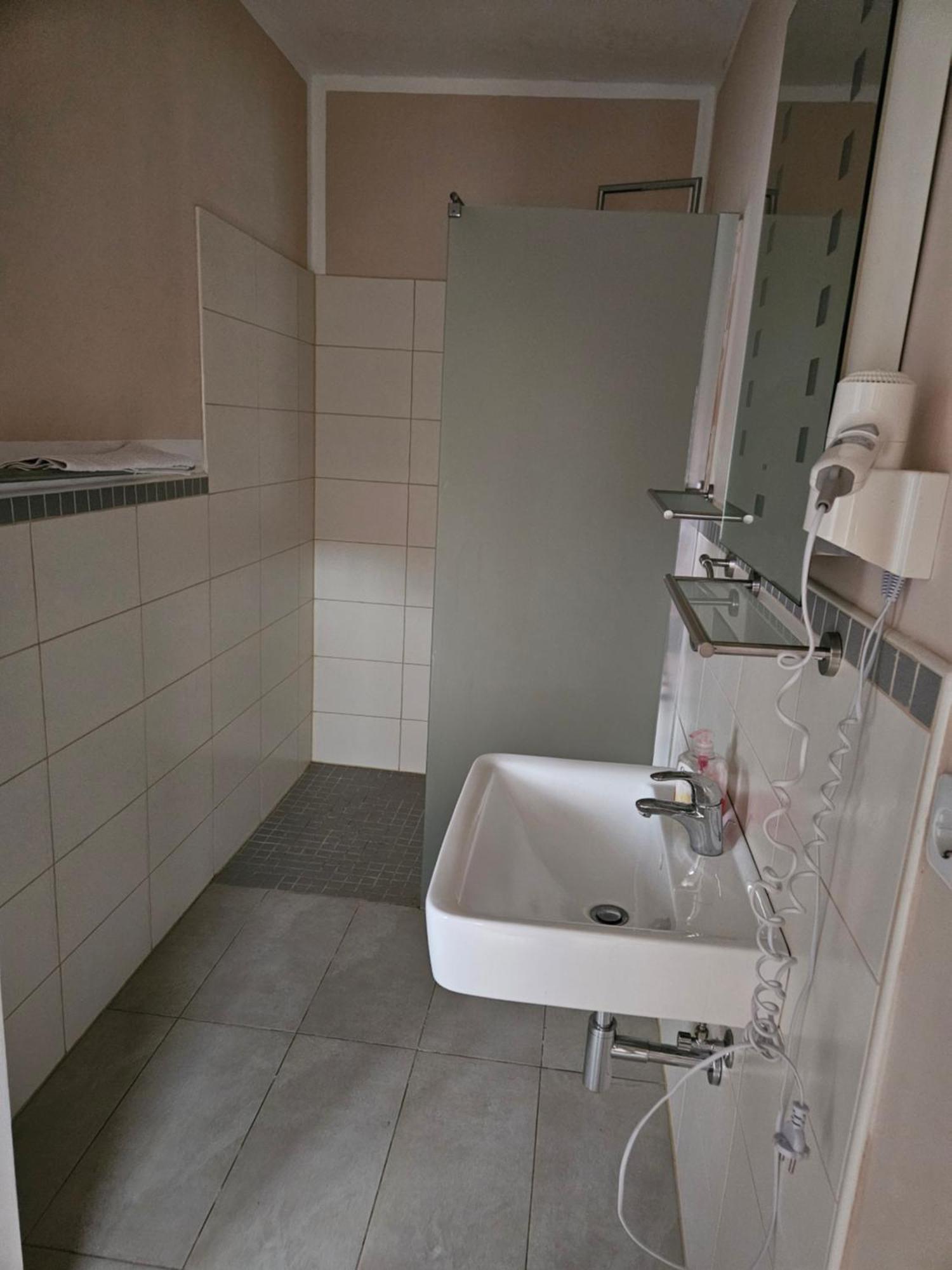 Hotel Zur Schmiede Heiningen Bagian luar foto