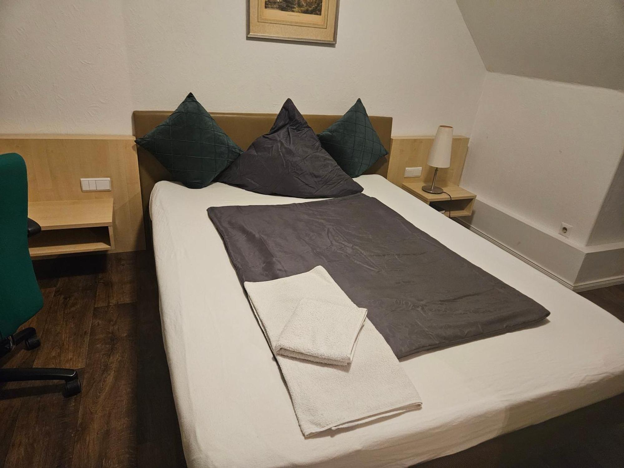 Hotel Zur Schmiede Heiningen Bagian luar foto