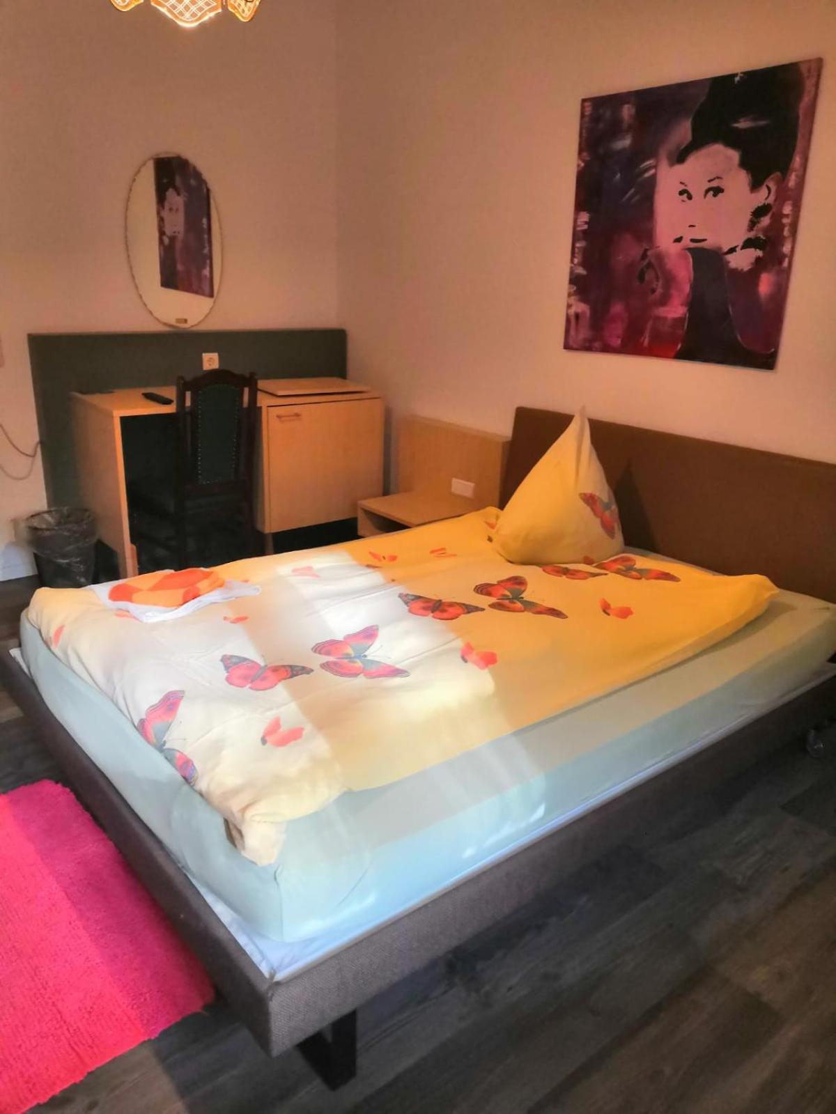 Hotel Zur Schmiede Heiningen Bagian luar foto